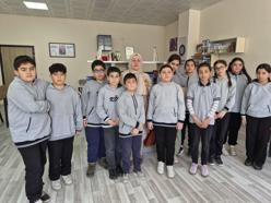 Depremde kaybettiği kızı ve damadı için kütüphane kurdu