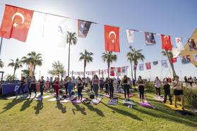 Spor kenti Mersin’de bahar enerjisi sahile taştı