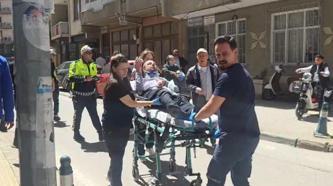 Yayaya çarpmamak için manevra yaptı, motosikleti devrilince yaralandı