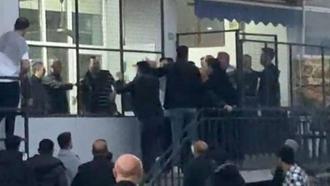 Bursa'da iki grup arasındaki tekme ve sopalı kavga kamerada
