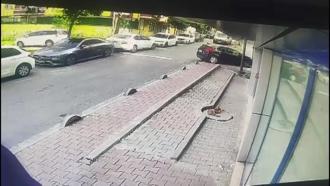 Servis altında kalarak ölen Metehan'ın annesi: Bilirkişi raporunda hostes yok bizi suçluyorlar