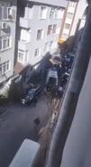 Kağıthane'de parkta uyardığı gençlerin saldırdığı polis ateş açtı, kaldırımdaki berber vuruldu