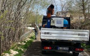 Belediye ekipleri, ilaçlama çalışması yaptı