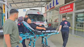 Otomobille elektrikli bisiklet çarpıştı: 3 yaralı