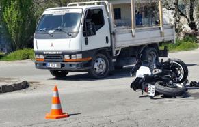 Aksaray'da kamyonet ile motosiklet çarpıştı: 1 ağır yaralı