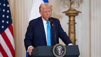 Trump: İran'ın limanlarına yönelik deniz ablukası devam edecek