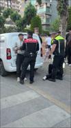 Kaçan motosiklet sürücüsü, kazadan sonra polise sarılıp ağladı