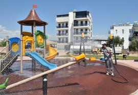 Kepez'de park ve oyun alanlarında hijyen seferberliği