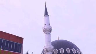 Arnavutköy'de fırtına nedeniyle caminin minaresi sallandı; 2 bina tahliye edildi