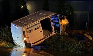 Minibüs, sulama kanalına çarptı: 1 yaralı