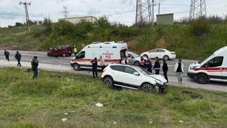 Otomobille hafif ticari araç çarpıştı; 1’i ağır, 4 yaralı