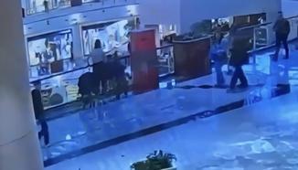 Sarıyer'de AVM'de çanta çalan 10 yaşındaki çocuk yakalandı: 92 suç kaydı çıktı