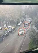 Motosiklet ile otomobilin çarpıştığı kaza kamerada