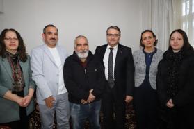 Bursa'da lise öğrencilerinden yaşlılara moral ziyareti