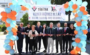 Kemer’de TÜBİTAK 4006 Bilim Fuarı