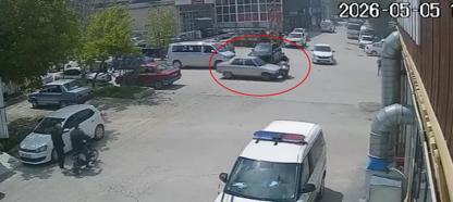 Otomobille çarpışan motosiklet sürücüsü yaralandı