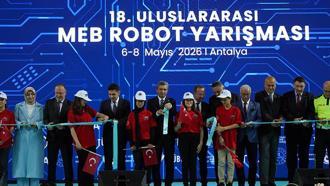Robotlar, Antalya'da yarışıyor; 11 bin 200 katılımcı, 3 bin 600 robot sahnede