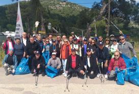 Karavan tutkunlarından Olimpos’ta çevre temizliği