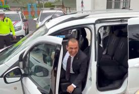 Iğdır Valisi, makam aracı yerine hafif ticari araç kullanıyor