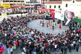 Bornova'da Hıdrellez ve Dünya Dans Günü birlikte kutlandı