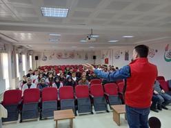 Edirne’de polisten öğrencilere ‘doğru iletişim’ semineri