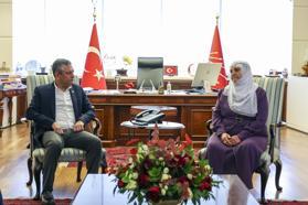 Özgür Özel, 'Barış Anneleri'ni kabul etti