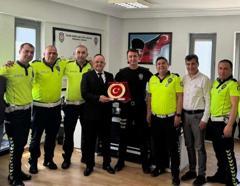 30 yıllık trafik polisinden duygulandıran veda