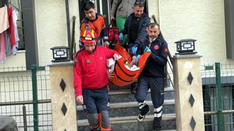 Avcılar'da haber alınamayan 89 yaşındaki kadına kapı kırılarak ulaşıldı