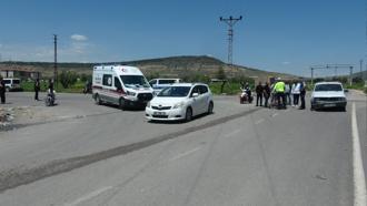 Kilis’te otomobil ile çarpışan motosikletteki 2 kişi yaralandı