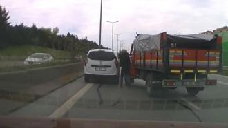 Kartal'da trafikte tartıştığı sürücünün aracına saldıran kamyon şoförüne 180 bin lira ceza