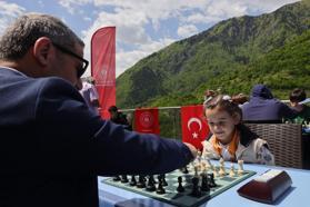 Cam terasta satranç turnuvası