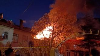 Karaman'da çıkan yangında 2 ev kullanılamaz hale geldi