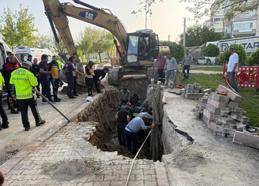 Göçük altında kalan 2 kardeş işçi yaralandı