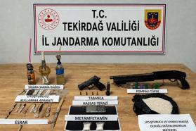 Tekirdağ’da çok sayıda uyuşturucu ve silah ele geçirildi; 3 gözaltı