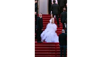 Demet Özdemir Trendyolmilla imzalı elbisesiyle Cannes kırmızı halısında