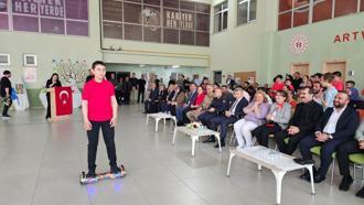 Özel bireylerin hazırladığı gösteriler alkış aldı