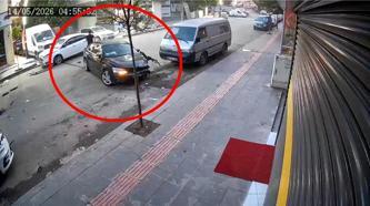 Otomobiliyle park halindeki 5 araca çarpıp kaçtı; o anlar kamerada