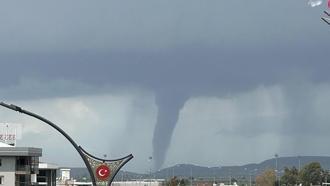 İzmir'de hortum oluştu