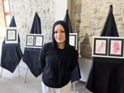 Liseli Zeynep'in kara kalem çalışmaları kent müzesinde sergileniyor
