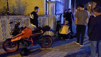 Bursa'da kaldırıma ve site duvarına çarpan motosikletin sürücüsü yaralandı
