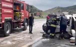 TIR, otomobile çarptı; 2 ölü, 2 yaralı