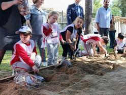Edirne'de Müzeler Günü’nde ilkokul öğrencileri, müze bahçesinde atölye çalışmalarına katıldı