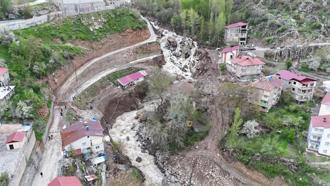 Beyttüşebap'ta derelere yakın 20 ev tahliye edildi
