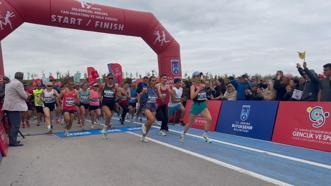 Ankara'da 'Geleneksel 19 Mayıs Ankara Yarı Maratonu' ve 'Halk Koşusu'