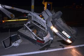 İkiye katlanan otomobilden yaralı çıktılar