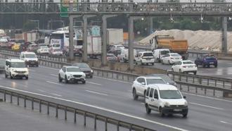 Kurban Bayramı tatili öncesi son iş gününde TEM'de trafik yoğunluğu