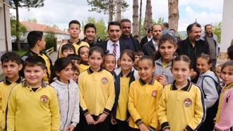 Başkan Toy’dan öğrencilere bayram harçlığı