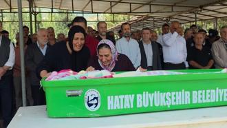 Hatay'daki selde hayatını kaybeden Deniz, toprağa verildi