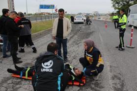 Kullandığı otomobil, eşinin mesai arkadaşının motosikletiyle çarpıştı: 1'i ağır, 2 yaralı