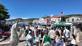 Foça'da bayram yoğunluğu